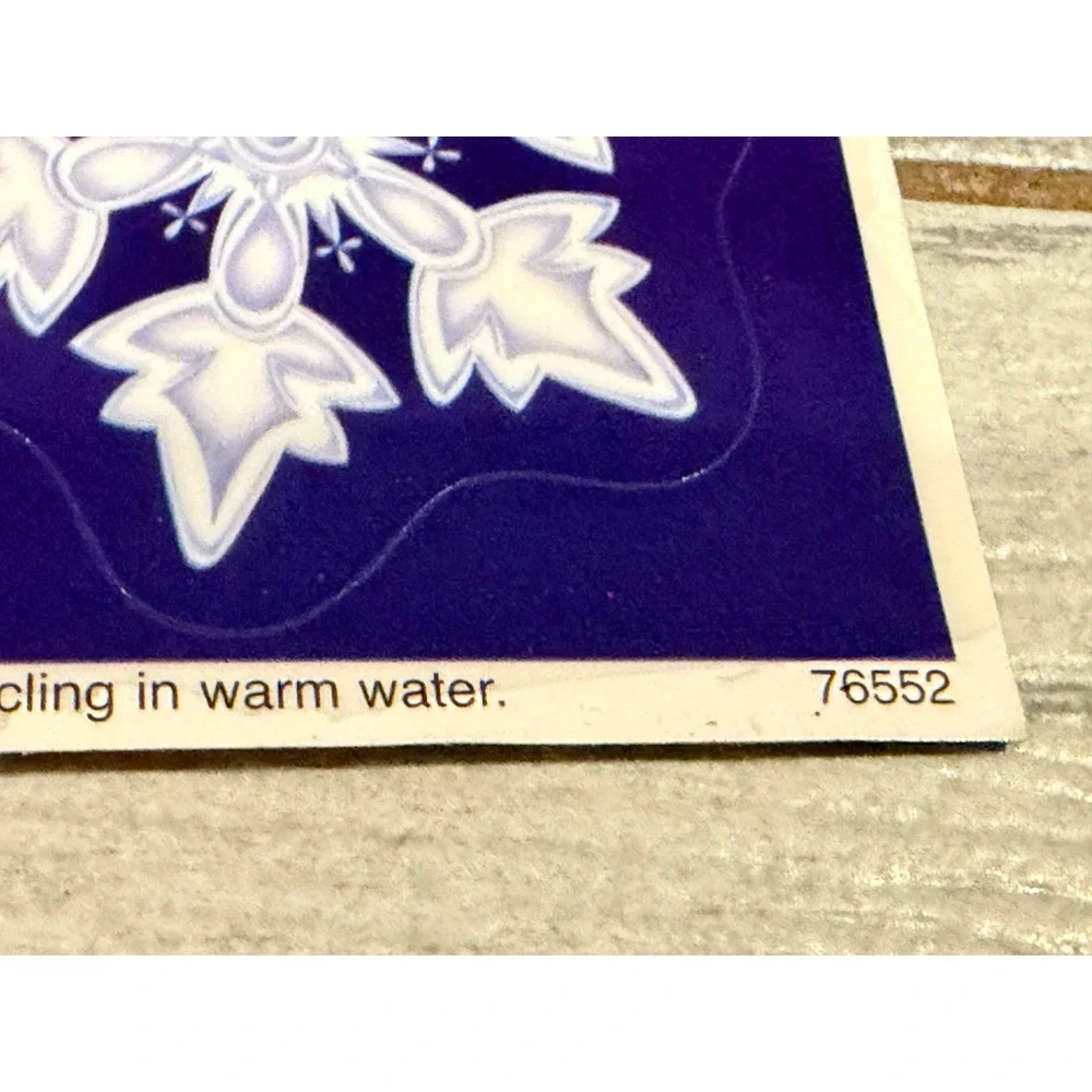 Christmas Window Clings‎ Snowflakes 2 Sheets Snow Winter USA Y2K 76552 Retro NWT